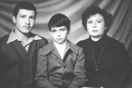 Unona and her children, 1983